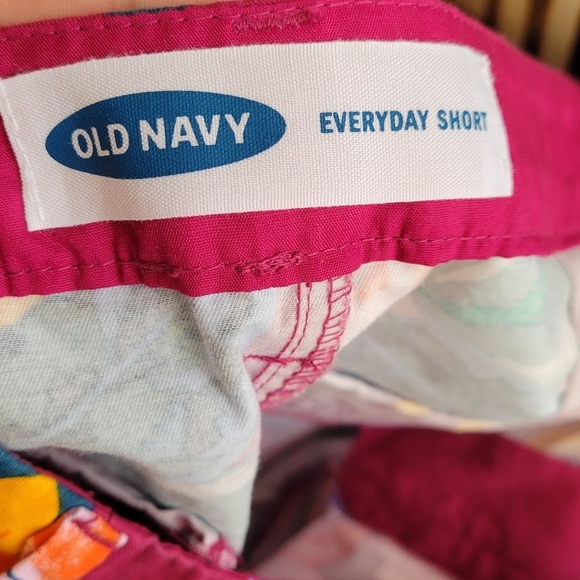 Mid Rise Old Navy Women's Shorts Size 4 Cotton Rise 9" in Flowers Leafs Pockets - Picture 9 of 10
